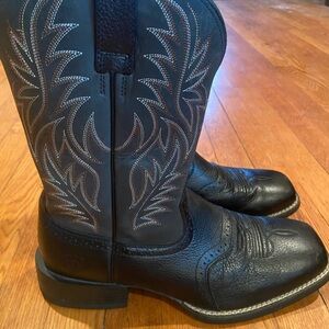 Ariat Black Cowboy Boots with Classic Western Design